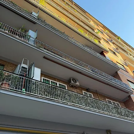 Lux Tuscolano 公寓 *